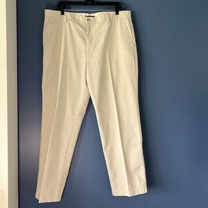 Dockers' classic MEN's chino pants. Poly/cotton blend. Easy care 38x32 cream/tan